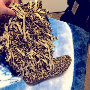 Women’s fringe boots, size 10.